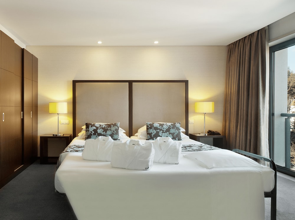 Design, Double or Twin Bed, with Extra Bed