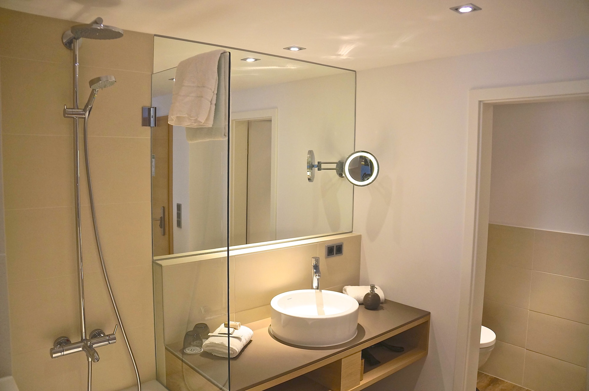 Lifestyle, King Bed, Bavaria Boutique Hotel 2/3