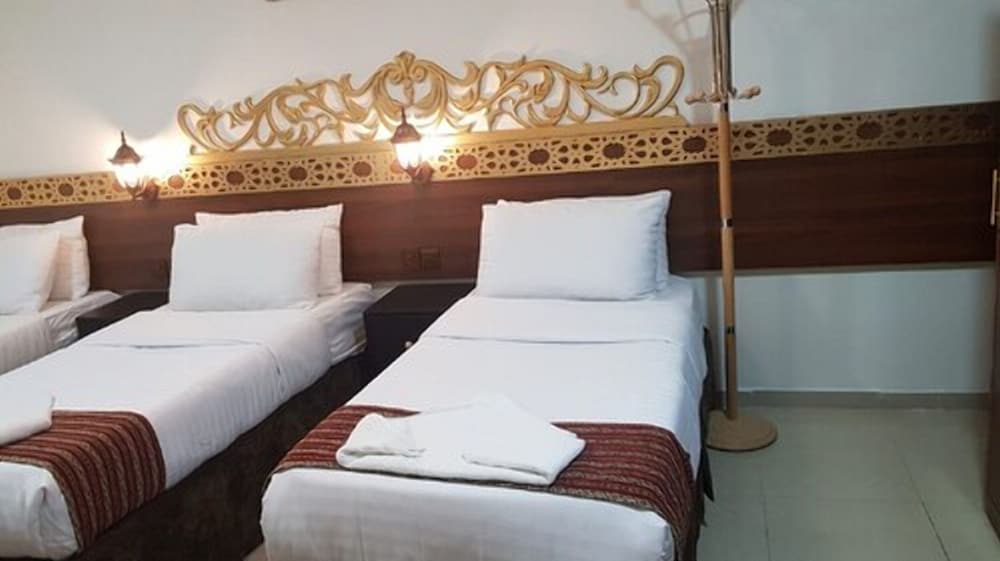 ROOM, QUADRUPLE