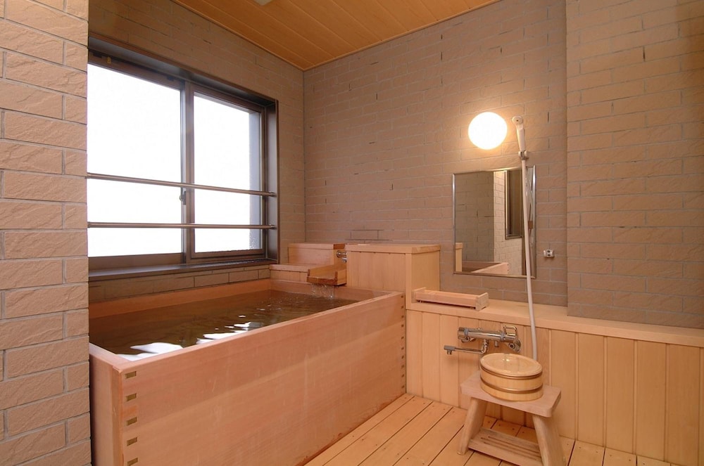 Yunohama Hotel 55/72