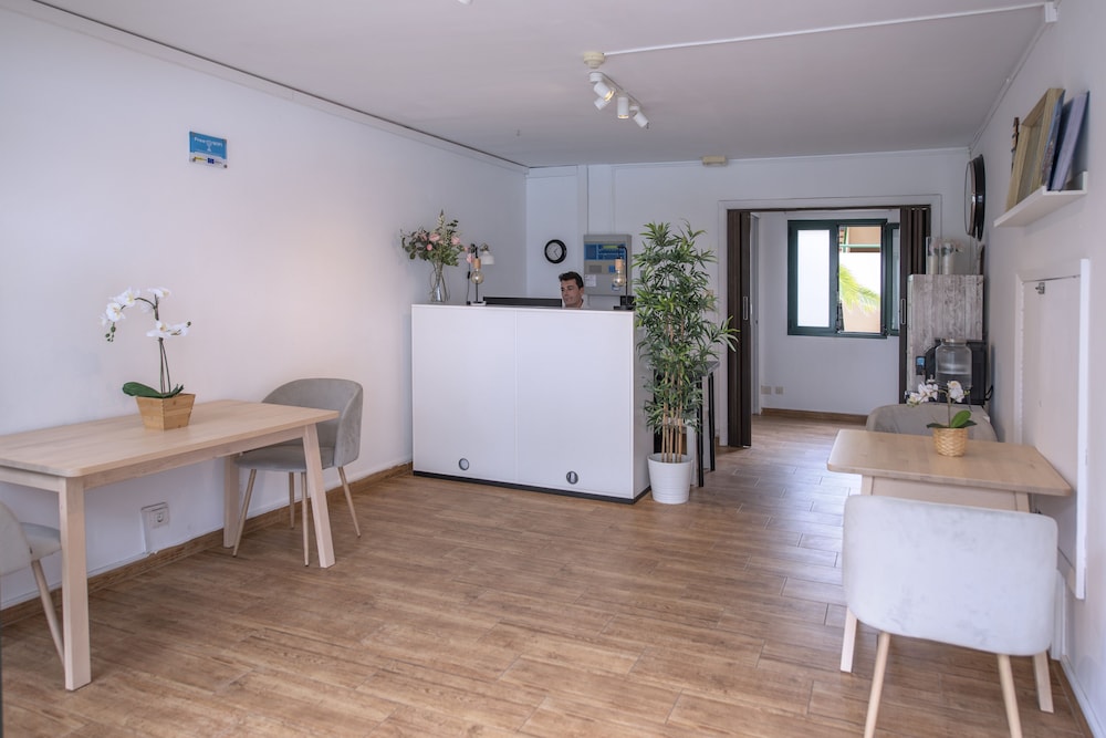 Apartamentos Los Rosales 10/75