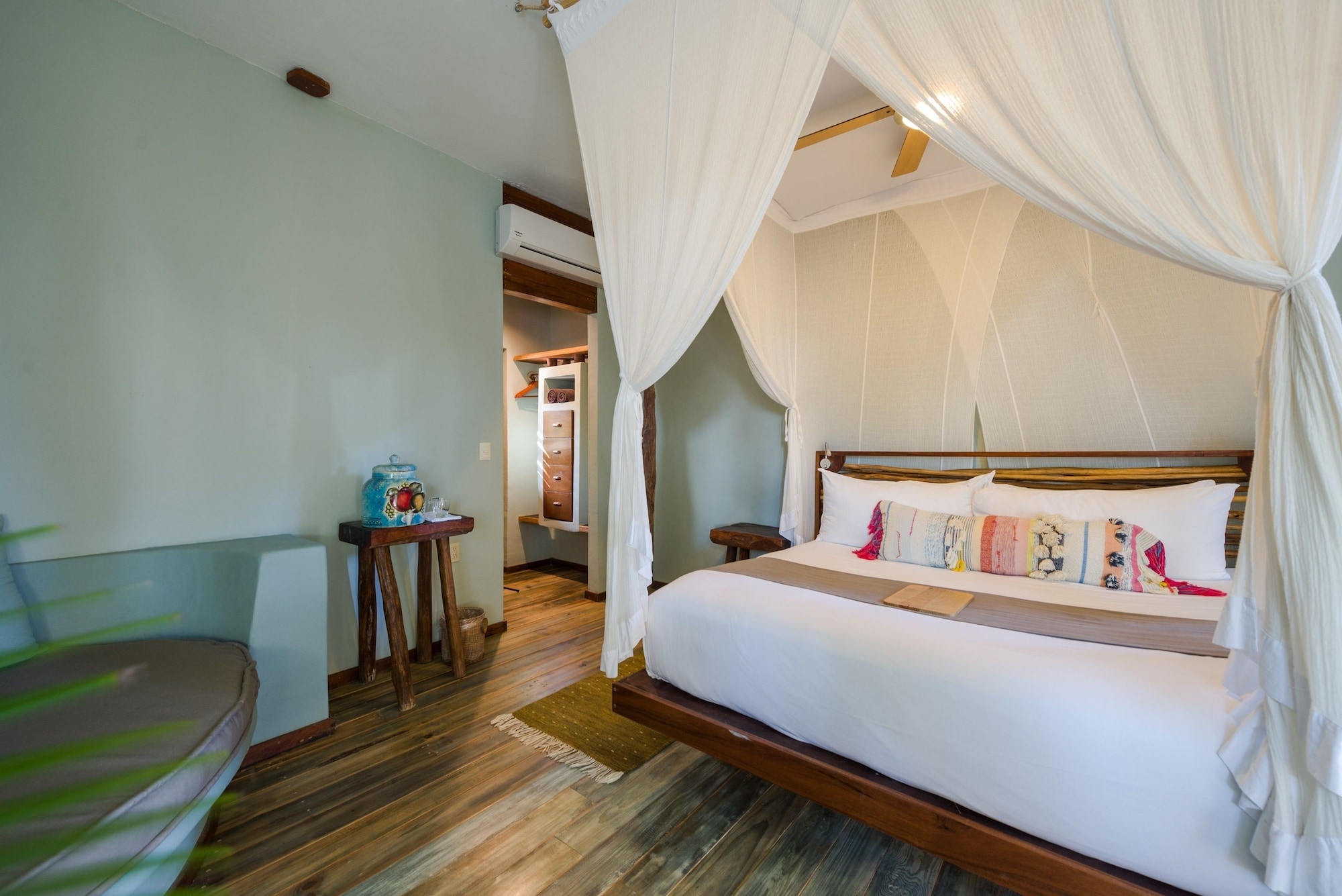 JUNIOR SUITE, GARDEN VIEW, BEACH FLOOR