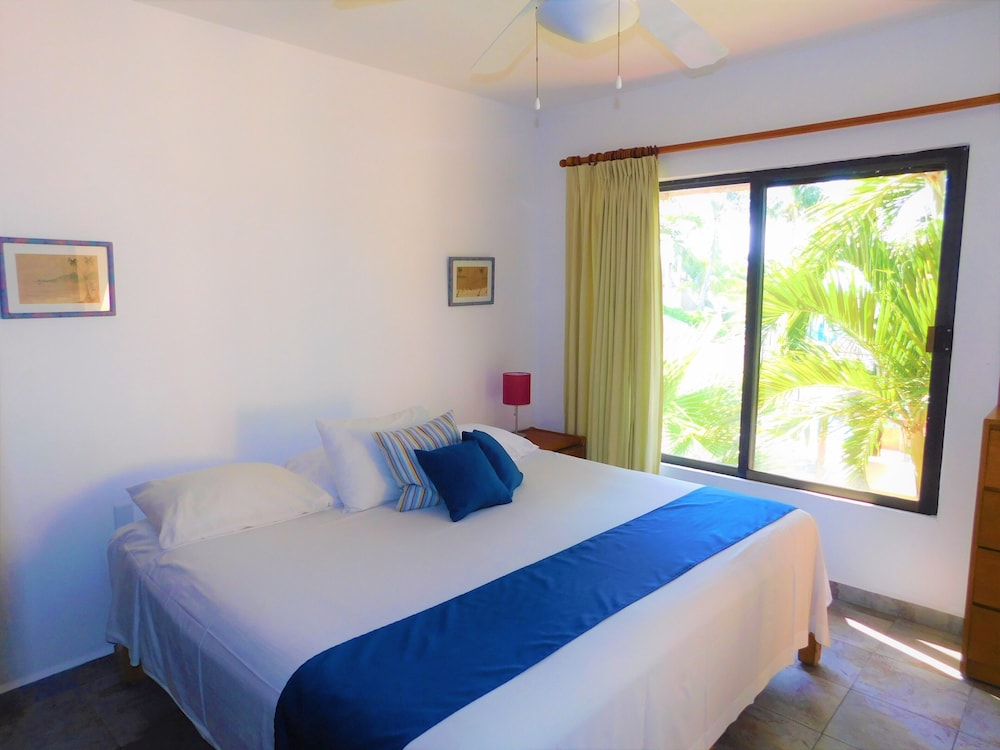 2 Bedrooms, Condo, Deluxe, 1 Queen and 1 Double Bed, Ocean View
