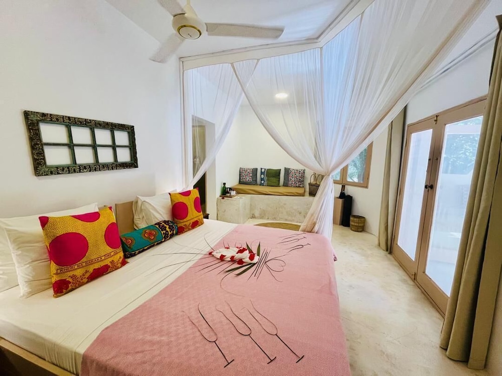 2 BEDROOMS, COMFORT, BUNGALOW, GARDEN VIEW