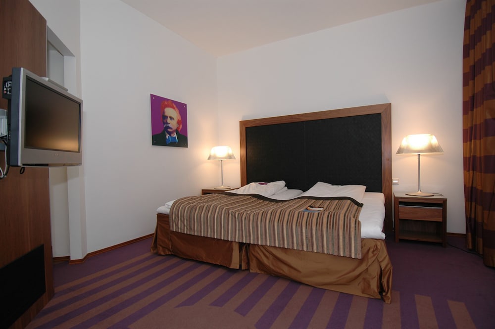 SUPERIOR, TWIN BEDS