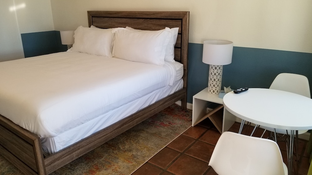 Sand Castle Inn 19/71