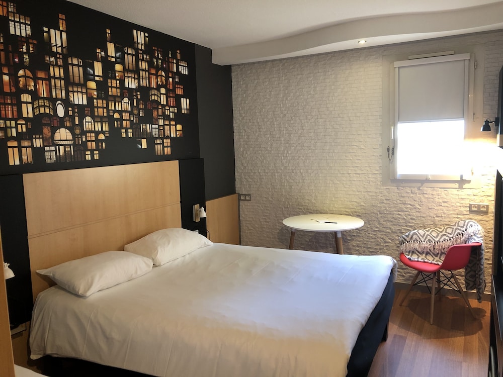 Ibis Macon Sud 25/68