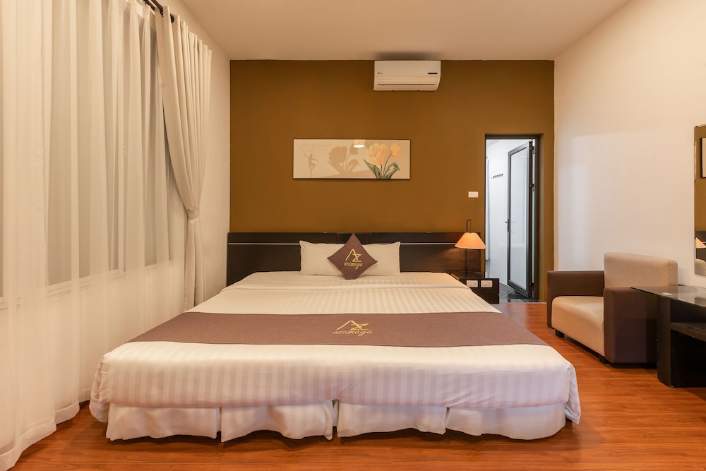 DELUXE, SINGLE, DOUBLE BED