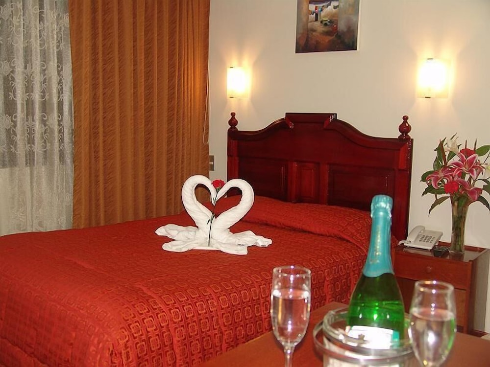 ROOM, DOUBLE BED