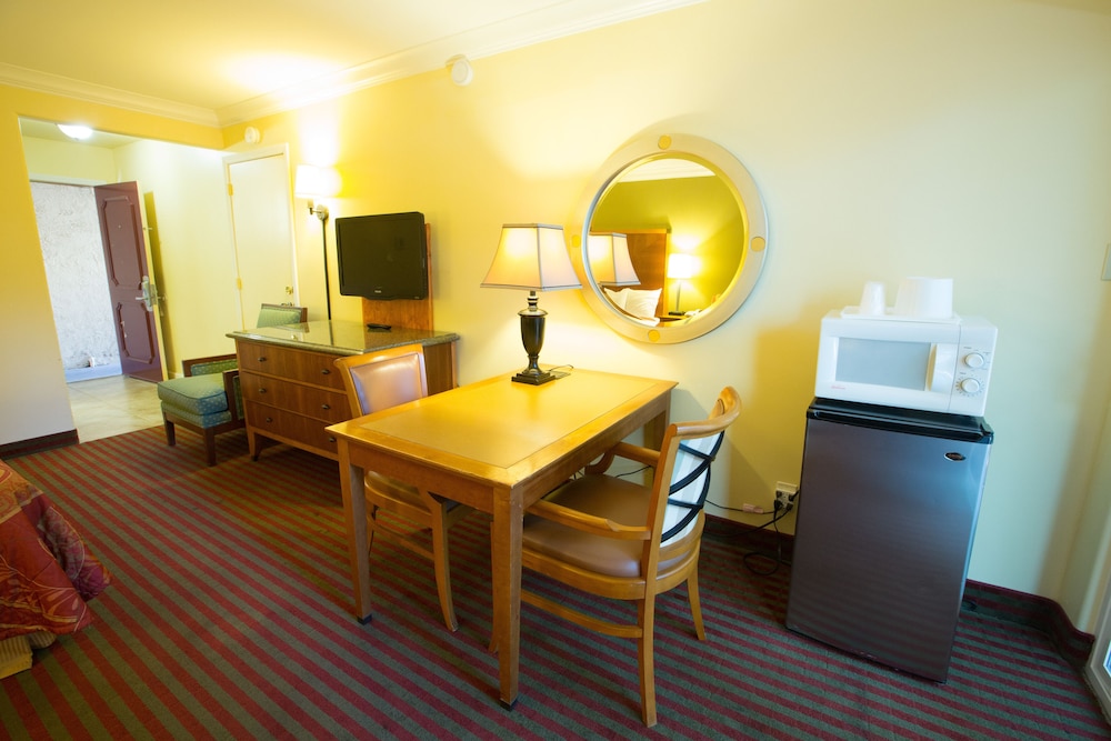 Aloha Inn 37/53