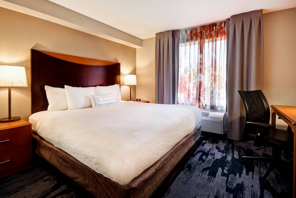 Fairfield Inn Suites by Marriott Atlanta Kennesaw 15/50