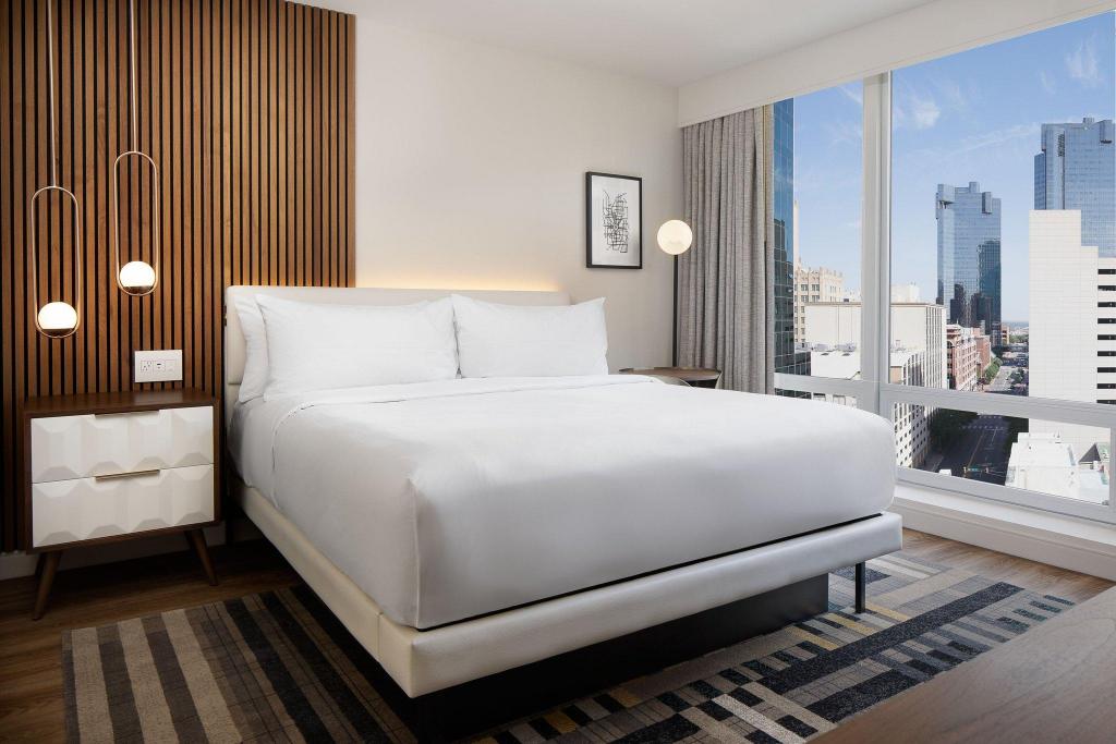 1 Bedroom, Junior Suite, King Bed, Pool View, Sofa