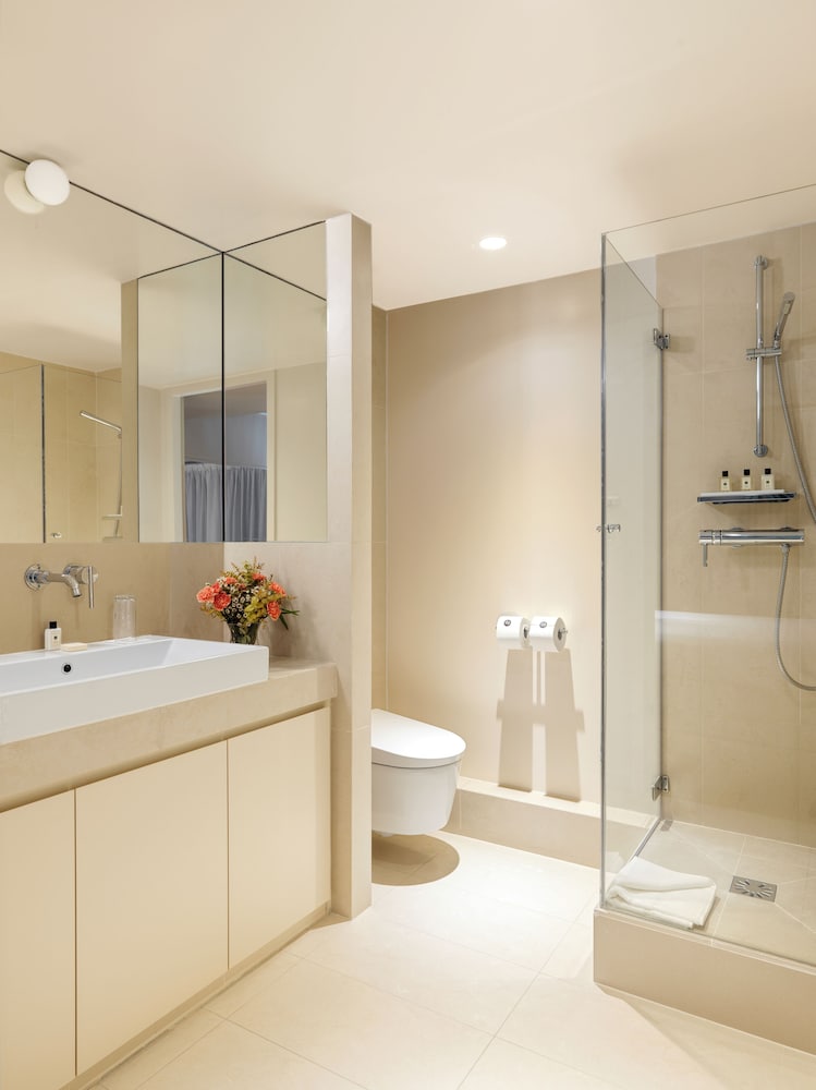 Suite, Multiple Beds, Courtyard View
