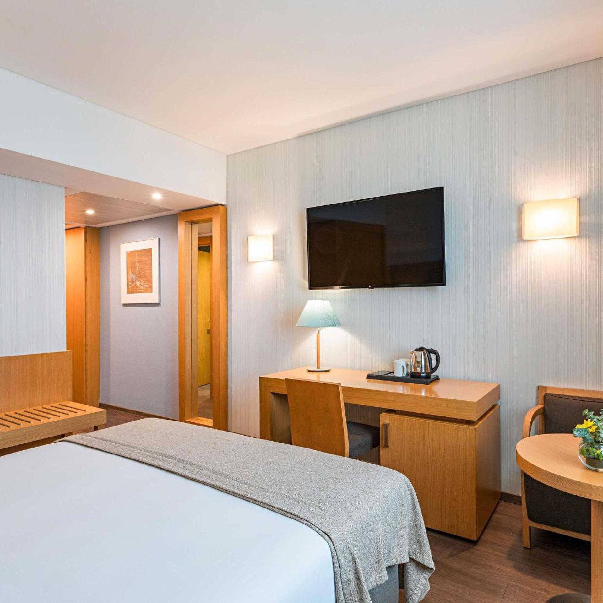 Superior, Queen Bed