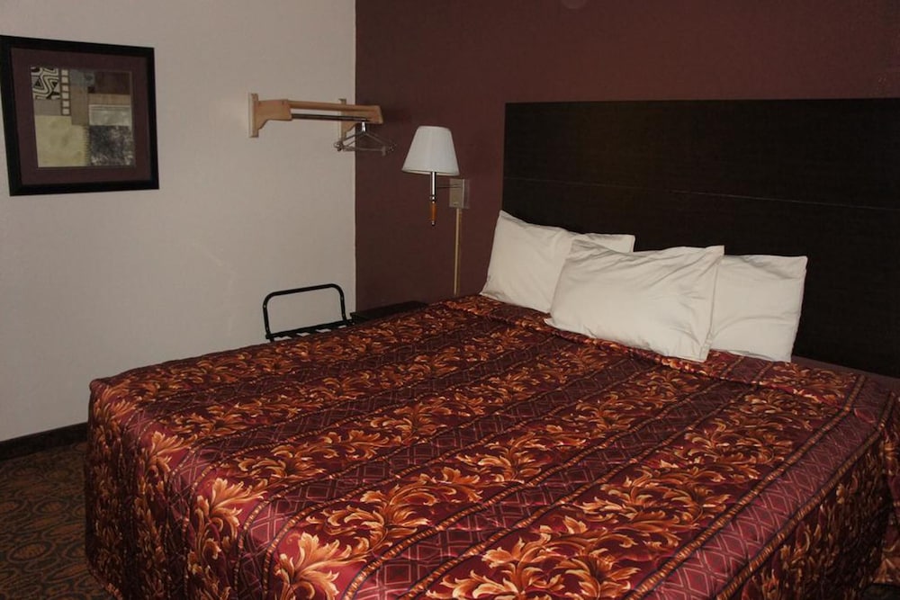 Ember Inn Suites 4/10