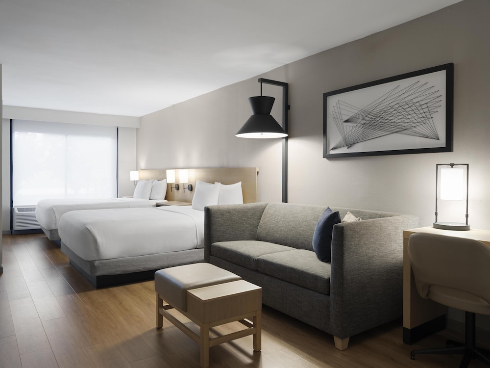 Hyatt Place Greenville/Haywood 25/58