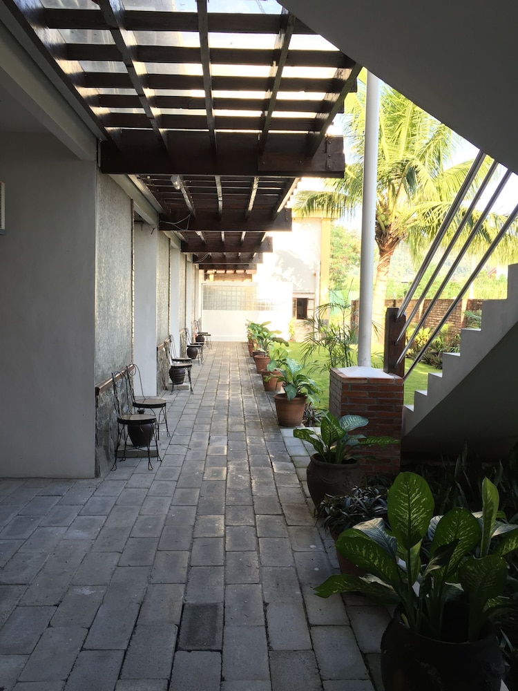 Mango Valley Hotel 1 6/67
