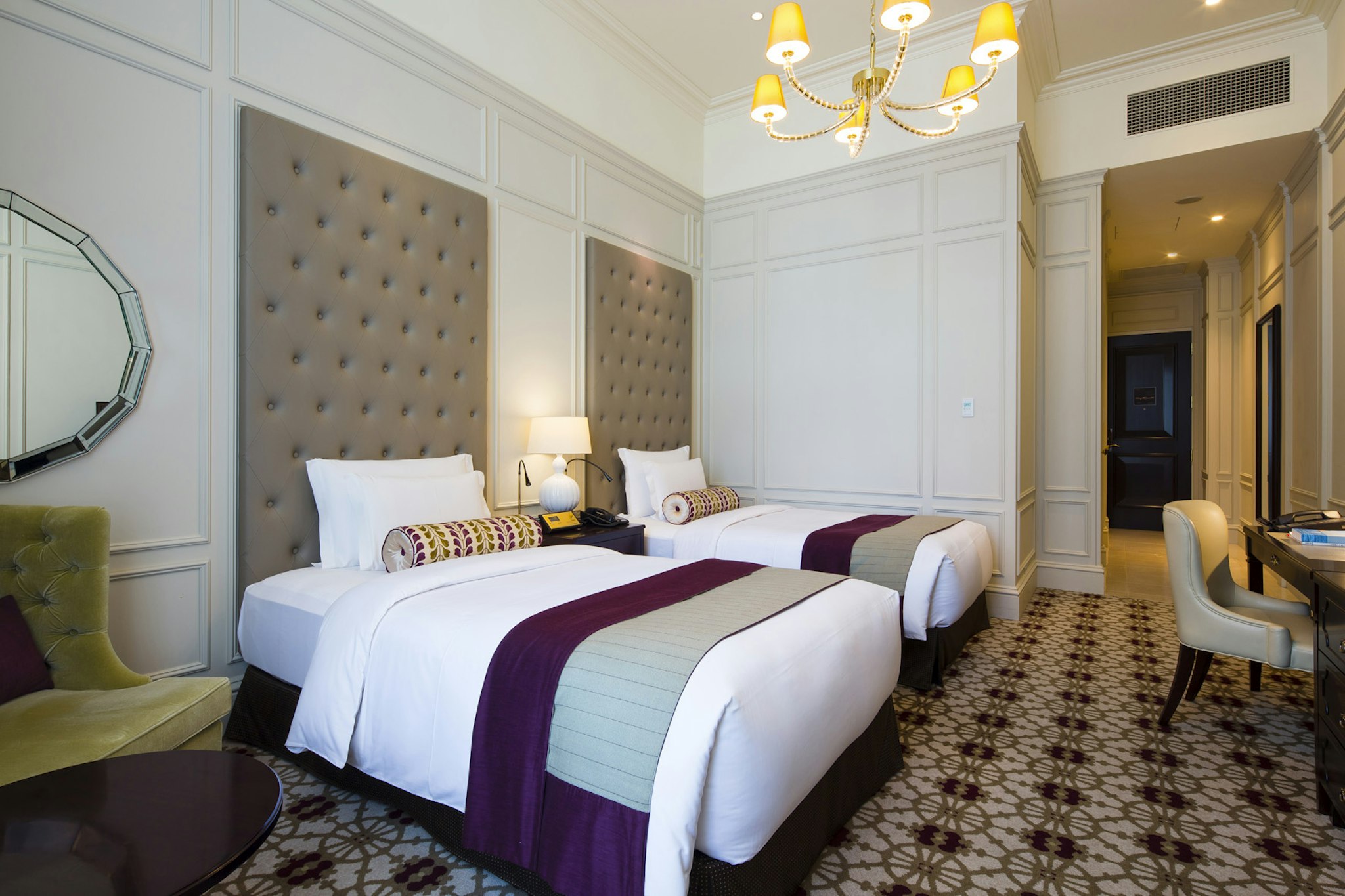 Deluxe, Twin Beds, Palace Side