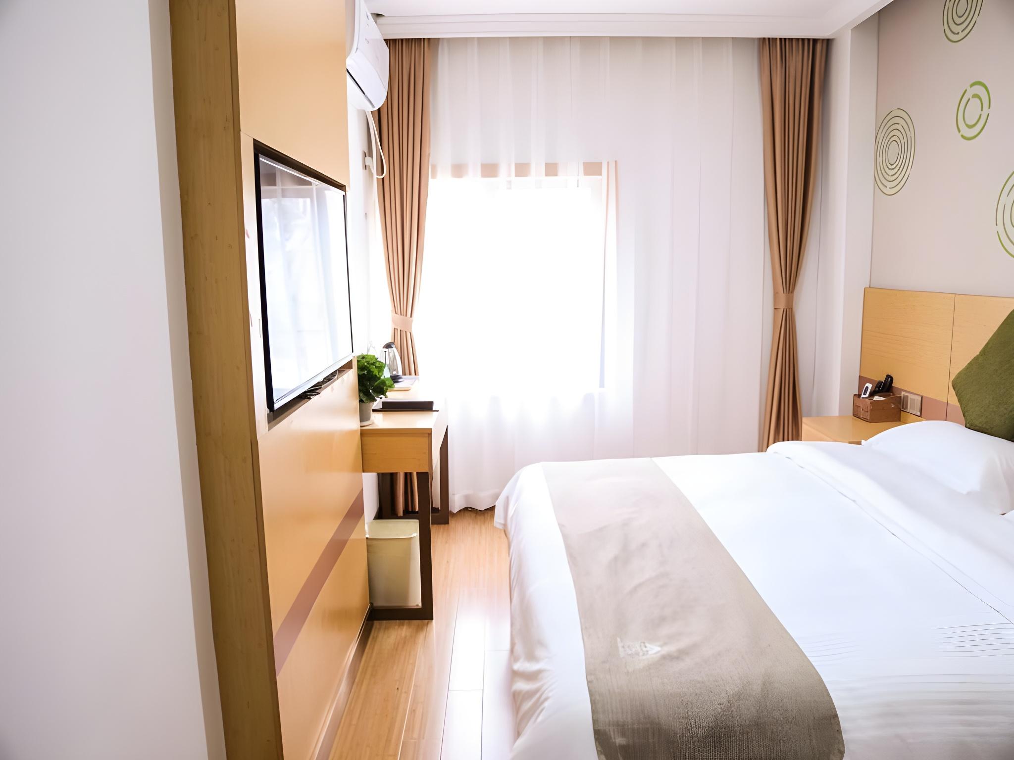 SUPERIOR, QUEEN BED