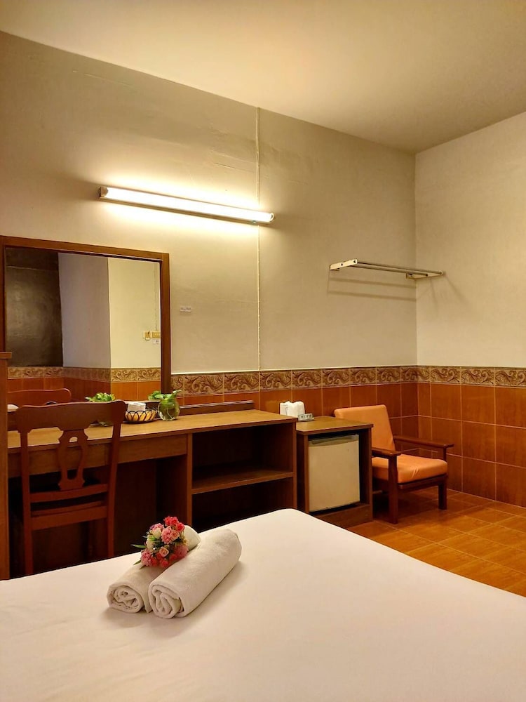 SURIWONG CHUMPHON HOTEL 27/59