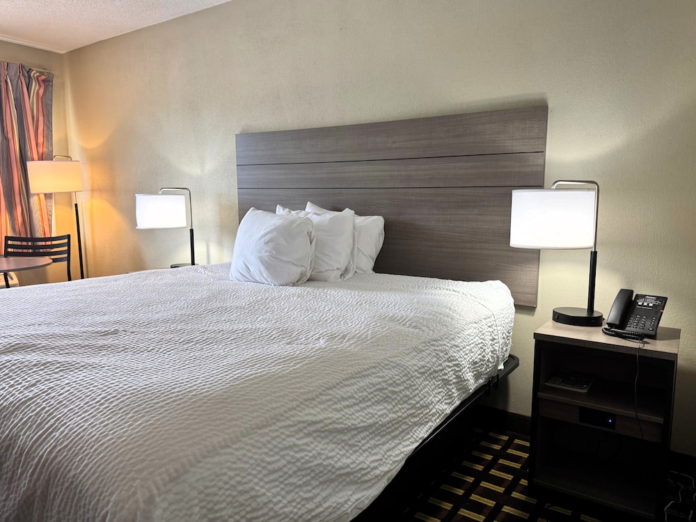 Travelodge by Wyndham Thomasville AL 24/50