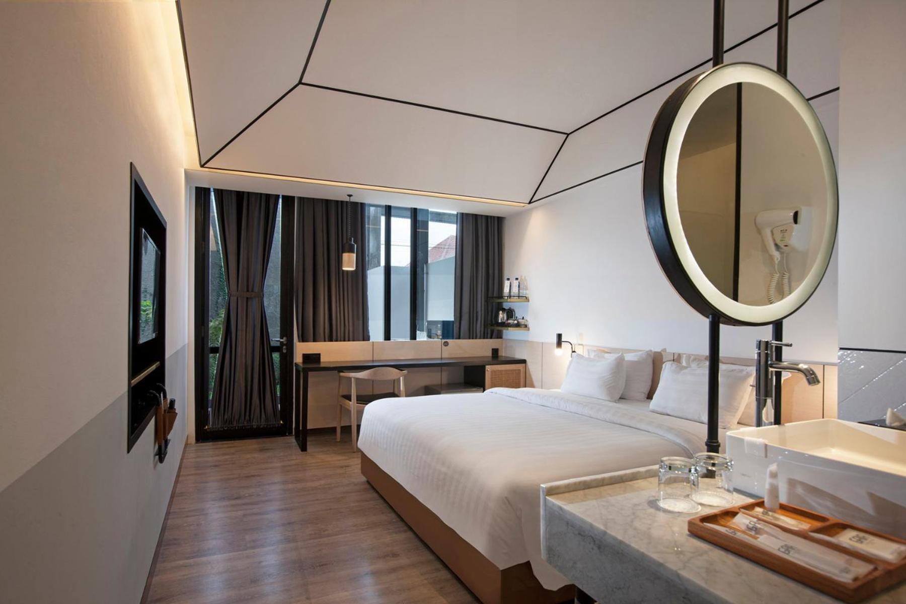 STUDIO, KING BED