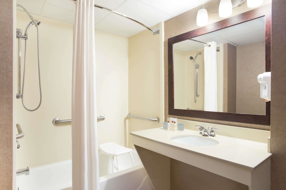 Wingate by Wyndham Raleigh South / Garner 9/31