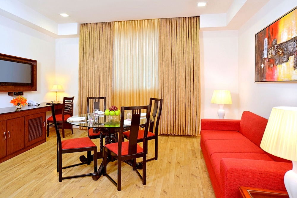 Taurus Sarovar Portico New Delhi 33/49