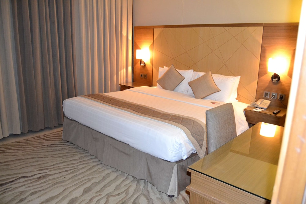 جولدن تيوليب بريدة(Golden Tulip Buraidah Al Qassim Hotel) 13/50