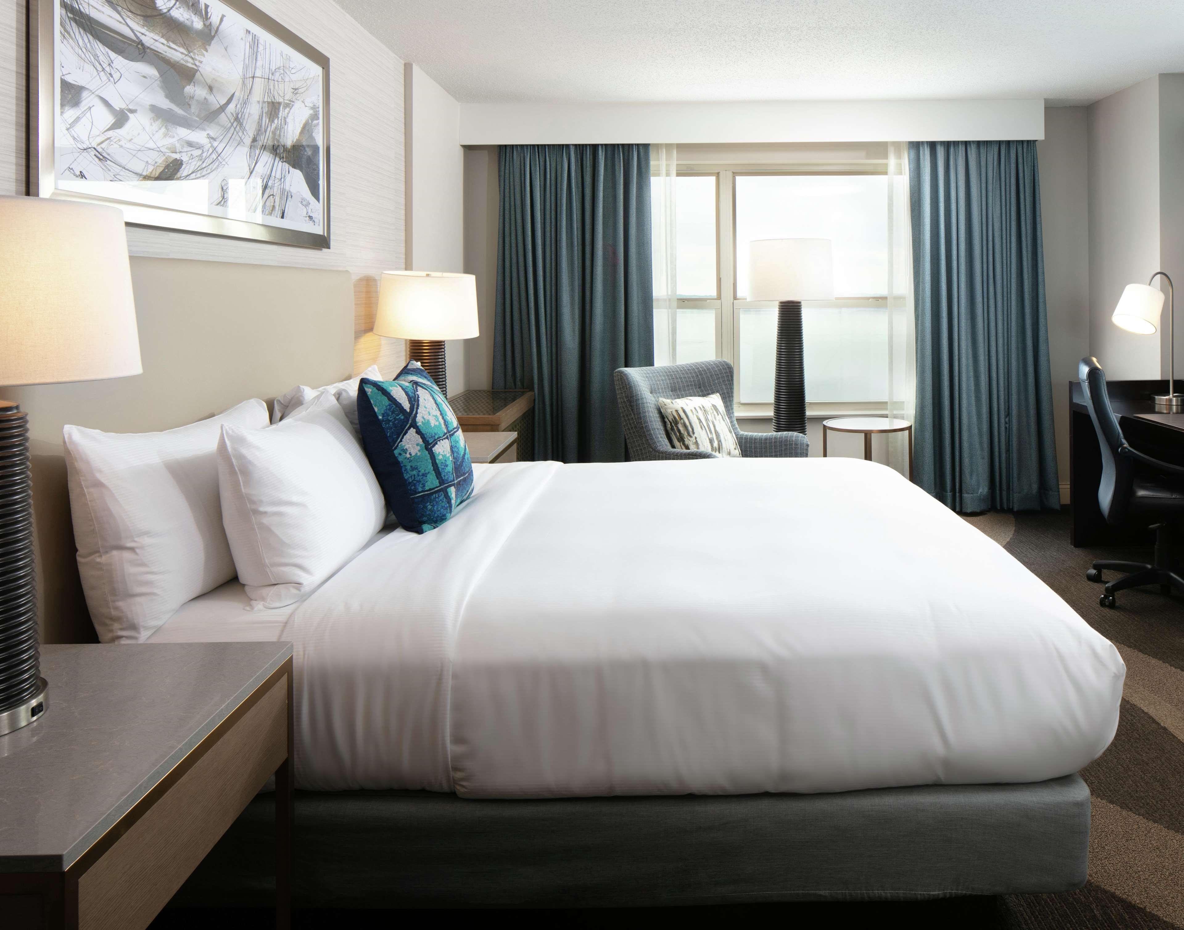 ROOM, KING BED, WITH VIEW, CORNER