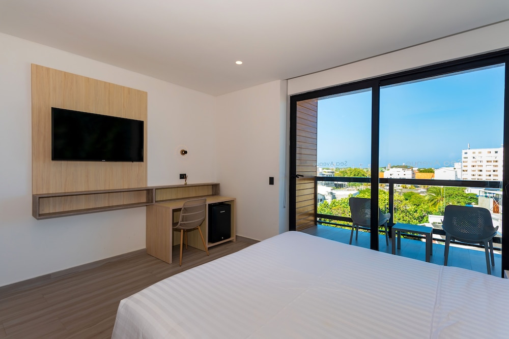 Sea Avenue Hotel 14/47