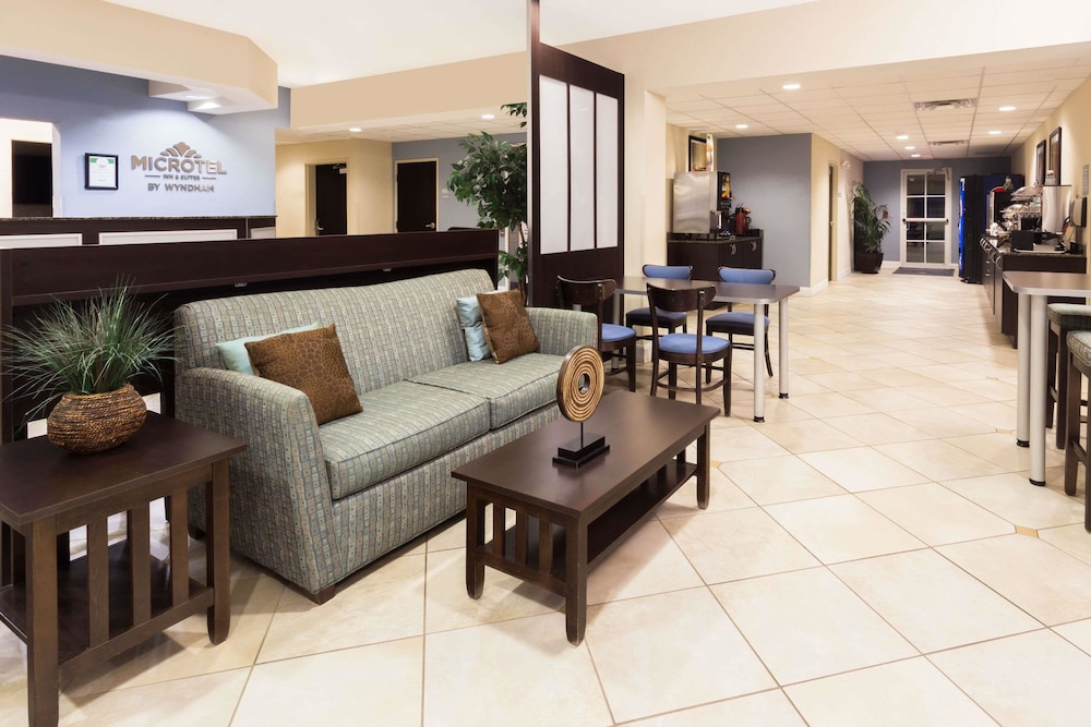 Microtel Inn & Suites by Wyndham Spring Hill/Weeki Wachee 22/30
