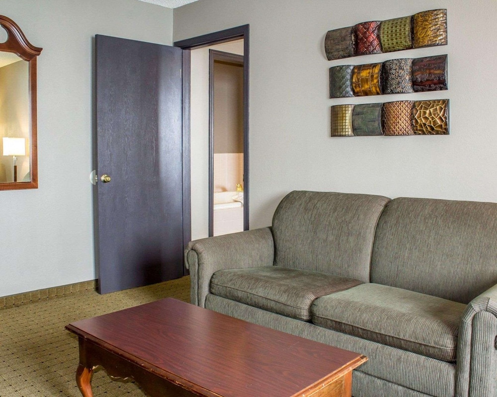 Econo Lodge Ames 13/21