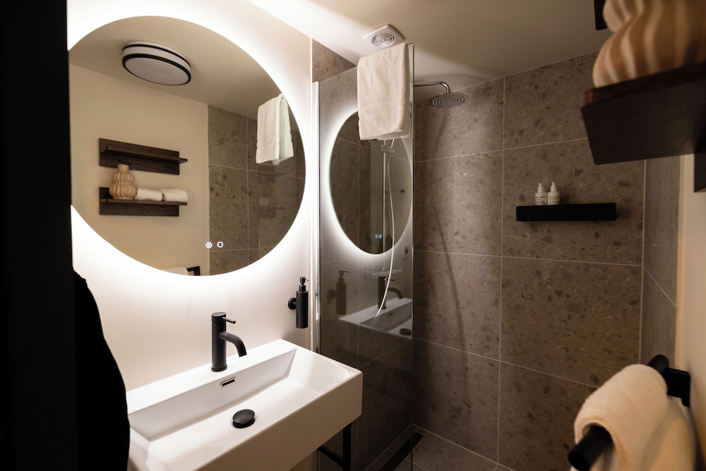 Hotel Emma 38/44