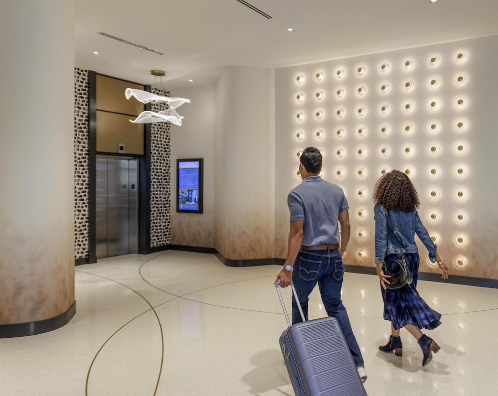 Hyatt Rosemont Near O Hare 33/64