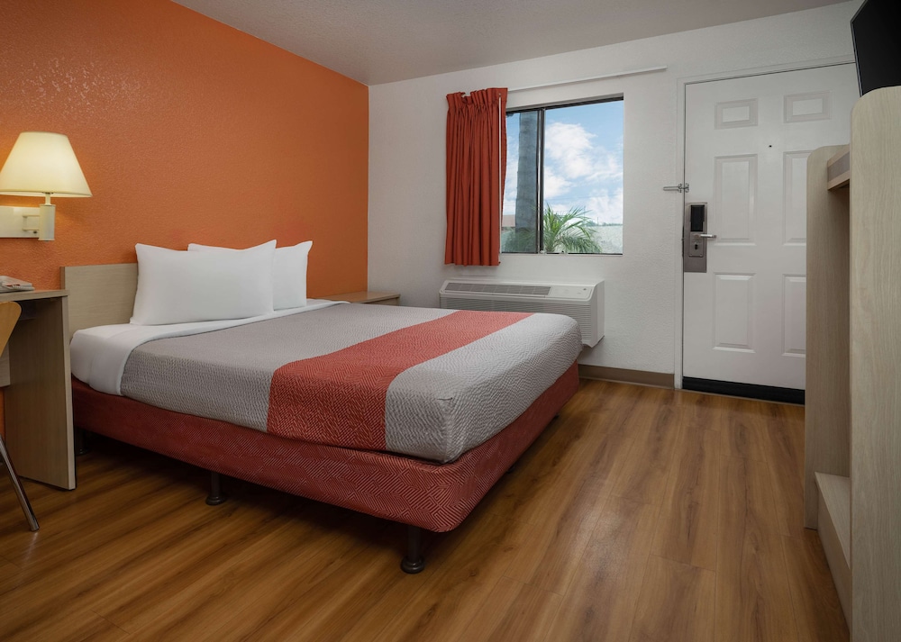 Motel6 Buena Park, CA - Knotts Berry Farm - Disneyland 20/34