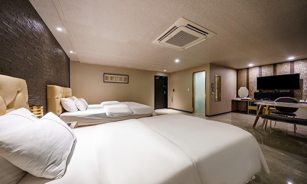 Urban Hotel Golf Shillim 3/68