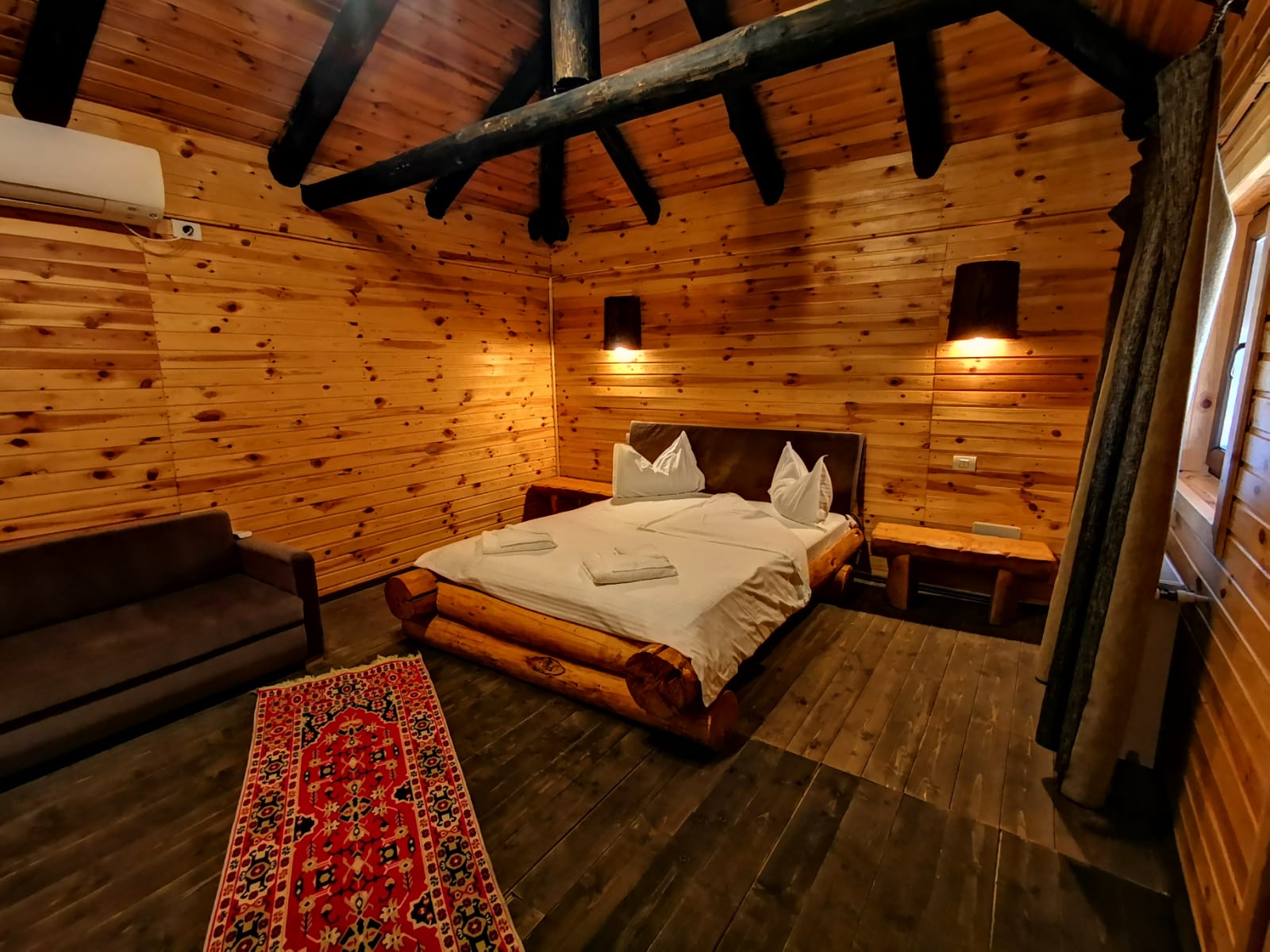 Room at Ferma Dacilor, Gura Vadului