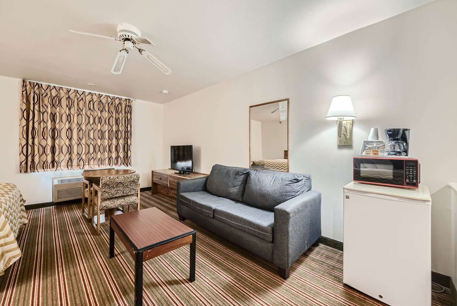 Travelodge By Wyndham Longmont 27/35