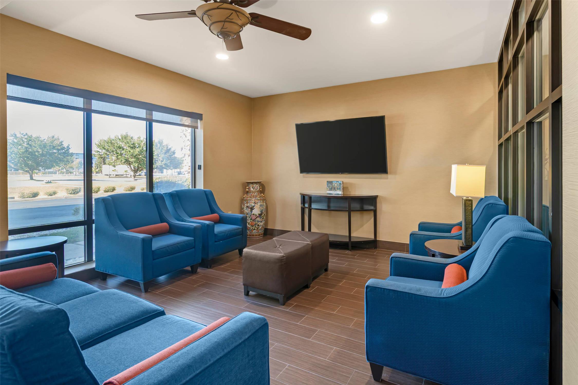 Comfort Suites Savannah Gateway I-95 26/38