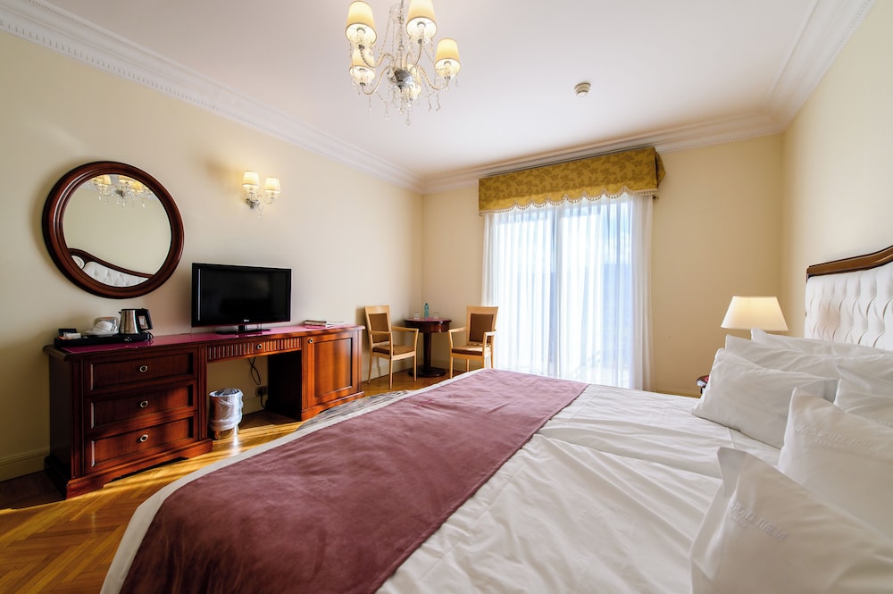 DELUXE, DOUBLE BED