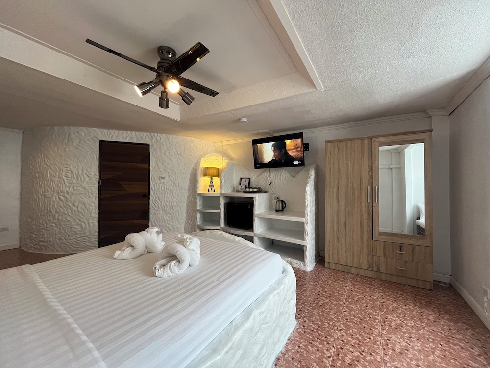 ROOM, DOUBLE BED, SOFA