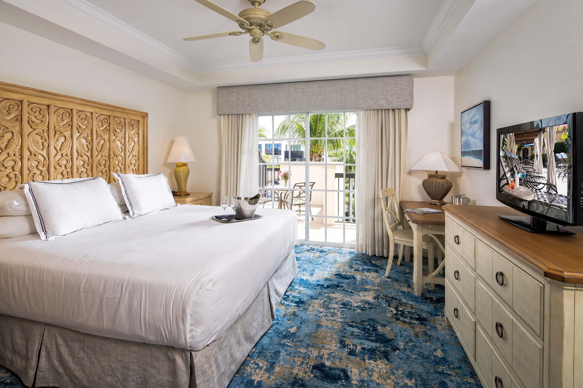 DELUXE, STUDIO, KING BED, POOL VIEW