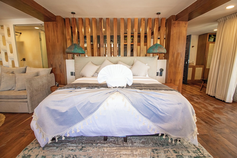 Presidential, Suite, King Bed, Ocean Front, Sofa, Hot Tub, Amaite Hotel And Spa 3/4