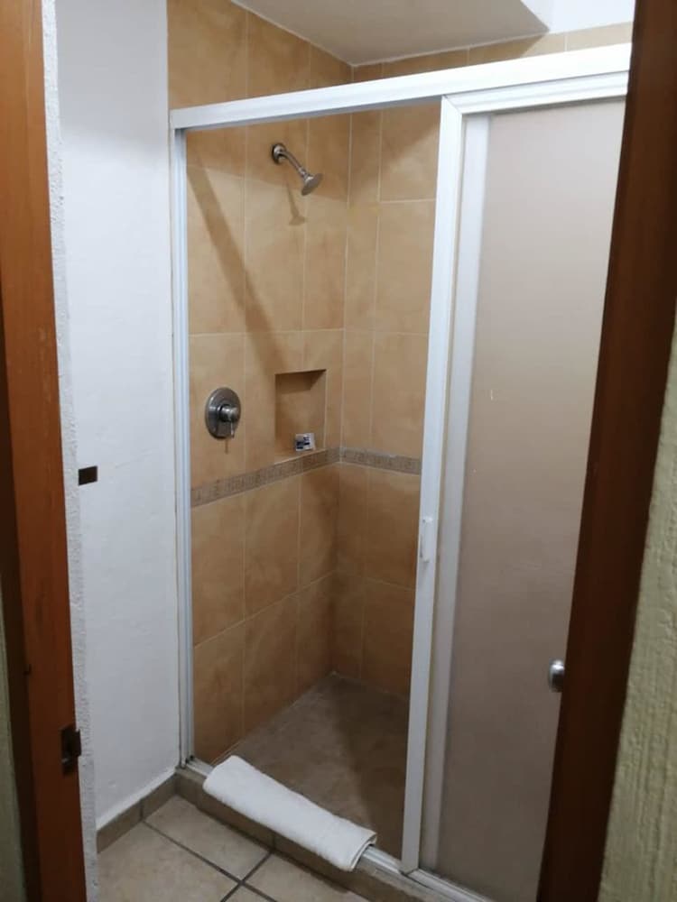 Hotel Js 42/43