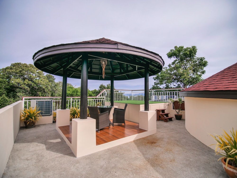 Sunset Hill Boutique Resort 7/77