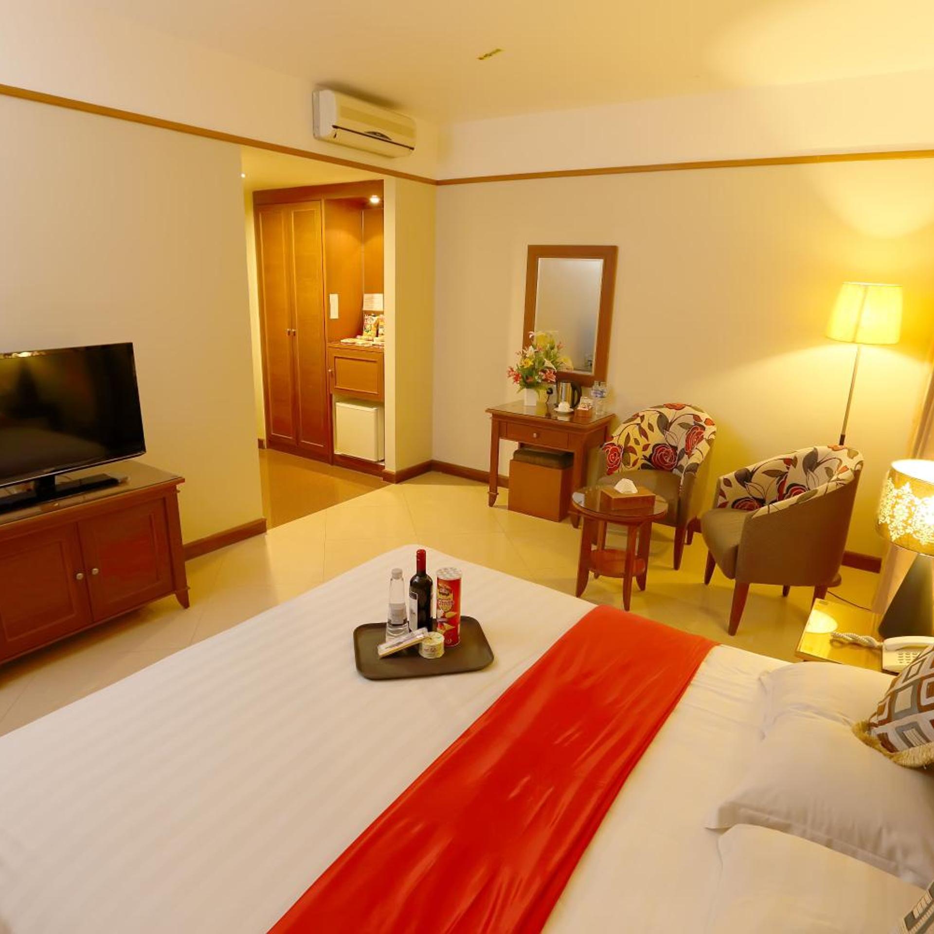 HOTEL MAXIMILLIAN 18/55