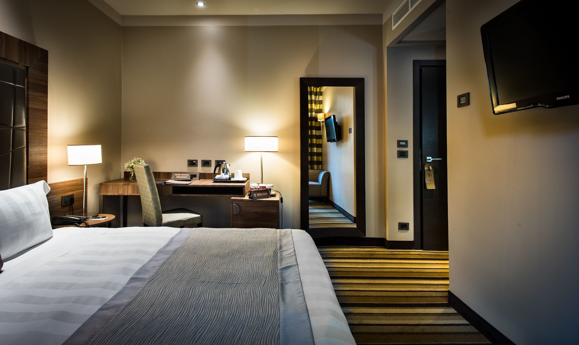 ROOM, SINGLE