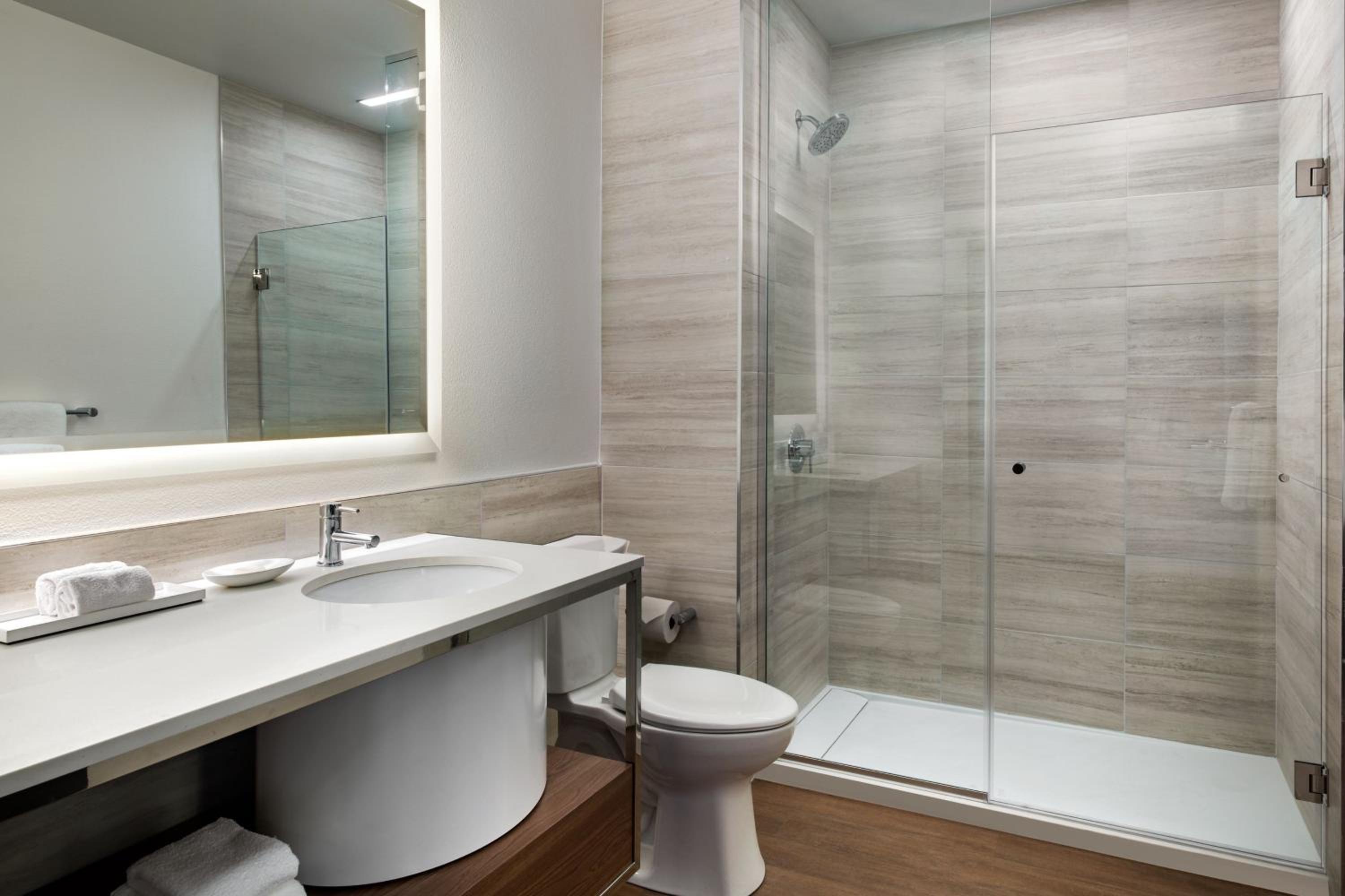 غرفة قياسية بسرير كينج بإطلالة على المدينة، Element Reno Experience District 5/8