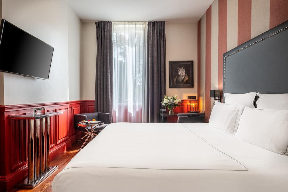 DELUXE, DOUBLE BED